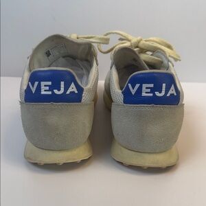 Veja Río Branco White and Cream Sneakers Size 8